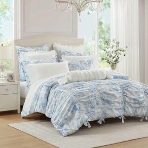 Luxurious Blue and White Twin/Twin XL Comforter Toile Floral